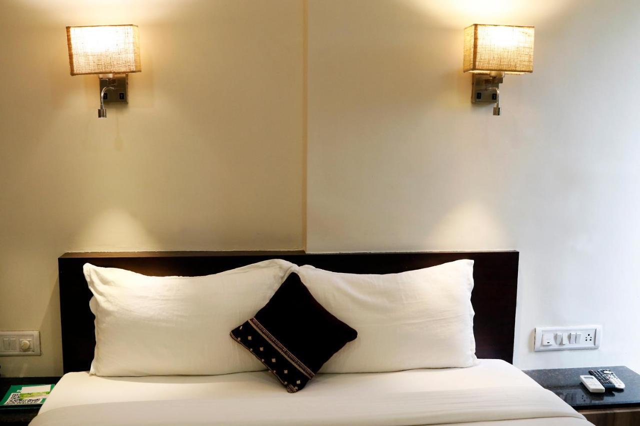 The Myriad Hotel 바얀다르 외부 사진